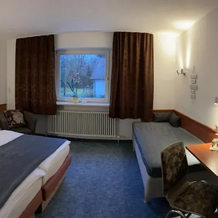 Cascade Hotel *